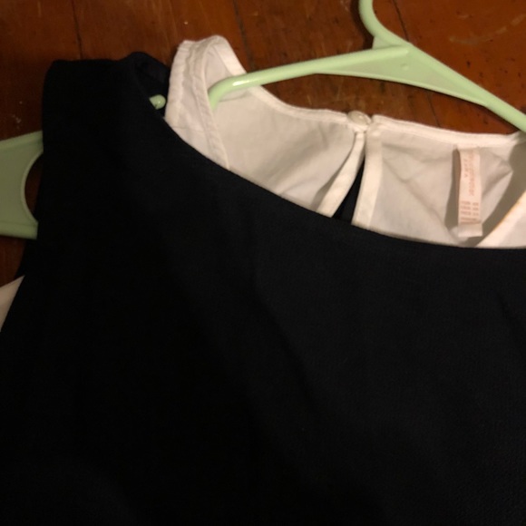 Unique cold-shoulder shirt - Picture 3 of 4